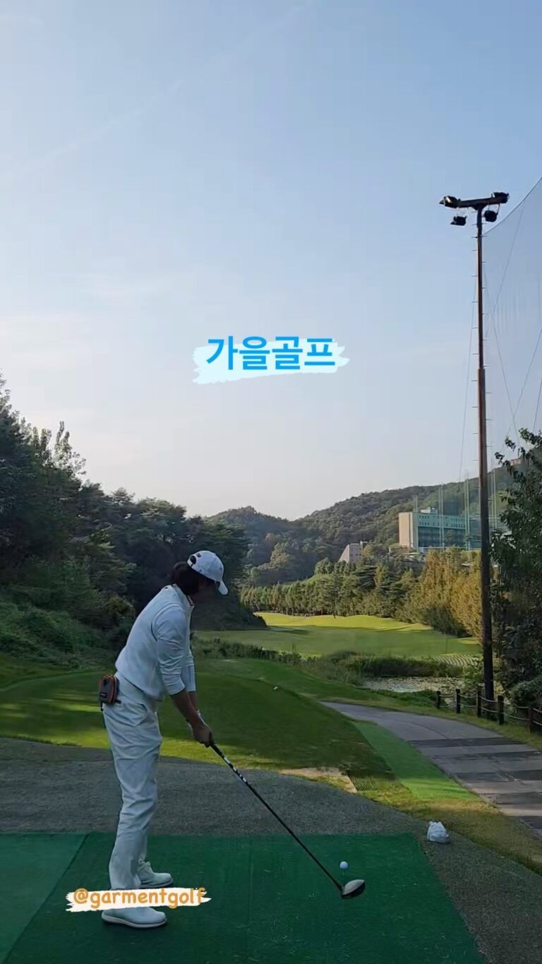 Son Jun-ho Instagram - 며칠전 회사 가족들과 즐거운 라운드!^^ 필드에서 멋쟁이로 돋보이게 만들어주는 #garmentgolf 펴팅 연습하자...😅😅😅