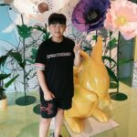Son Jun-ho Instagram - 아들과 처음으로 오랜시간 떨어져보는 날.. 괜히 허전한 마음에, 나도 주안이도 좋아하는 여행 사진 (제주도 사진) 업로드! 작년에도 올해도 방문했던 #신화빌라스 날씨가 안좋을때는 실내에서 놀고, 수영장은 필수 코스! 누나네 가족과 제주도에 같이 처음 같 이 같 부모님과도 만족하며 행복한 시간 보내고 왔네^^ “아빠! 제주도에 살고싶다!“ 아들아.. 나도 분양받고 싶다.. ^^;;