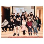 Son Ye-jin Instagram - 여러분! 2024년 이에요! 그리고 몇일전 바자회가 성공적으로 끝이 났어요!! 마음속 조그만 불씨가 점점 커져서 정성스런 과정을 거쳐 마침내 결실을 맺을때 이보다 더 보람찰수 있을까요?!🥹 사실 이 바자회가 성공적으로 마무리될수 있었던건 우리 엠에스팀 직원분들의 거듭된 회의와 구세주같이 등장하여 현실적인 부분을 모두 다 해결해주신 번개장터 천사님들과 우리 인트랜드 아름이사님과 최고의 매니져 사랑이가 아니었다면 있을수 없는 일이었어요😭 모두 다 기쁜마음으로 재능기부를 해주셔서 감사할따름입니다🫶 그리고 무엇보다 팬분들을 만났다는거!! 너무 행복하고 뭉클했어요🥲 다들 건강해보여서 너무 좋았구요!😭 2024년 시작이 너무너무 행복하네요!! 여러분들도 올해는 마음속 작은 불씨들을 활활 불태워 결실을 맺는 한해가 되시길..🙏 (총 39,989,000원이 모아졌어요!! 우리가 모은돈으로 특별한 날 기부했어요😉) Hi everyone! It’s 2024! We successfully pulled off the charity bazaar! What could be more rewarding than seeing a small idea grow to see it bear fruit?🥹 Actually for it to work, there were many meetings led by the team at MSteam Entertainment. It led us to the angels at the Bunjang company! They saved the day. And also a special thanks to Areum at INTREND and the best manager Sarang. Thank you for wholeheartedly donating your time and talent.🥰 Most of all, I got to see my fans in person!! I felt so happy and touched. It was good to see everyone in good health too!🥲 What a joyful way to start 2024! I hope you will bear biiiiig fruits this year too! P.S. We raised nearly 40 million KRW and we made the donation on a very special day!🤭