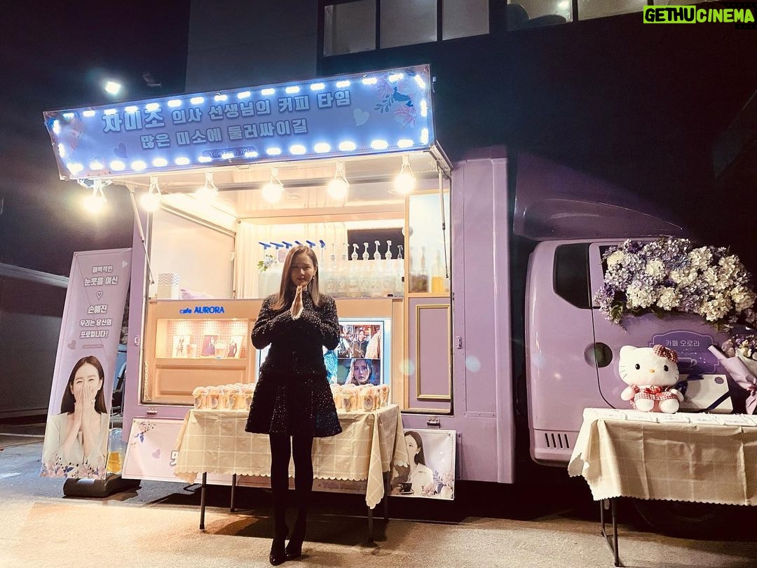 Son Ye-jin Instagram - 계속 고맙다는 인사로 안부를 전하게 되네요🥰 아.. 이 고마움을 어떻게 보답해야할지..😭 잘마시고 잘먹고 여러분 사랑으로 계속 배가 불러요..💕 고마워요..내 사랑과 감사의 마음이 여러분들께도 다 다 전달되도록🙏