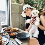 Son Ye-jin Instagram - 다들 추석 잘 보내셨나요?! 연휴가 끝나고 또 일상으로 돌아왔네요.. 올릴 사진을 찾는데 최근에 찍은사진이 없어요😅 몇달전에 찍은 사진을 올려요.. 여름이 참 길구나…하고 느끼는 찰나에 바람이 시원해 졌어요~ 이제 또 가을이네요…시간이 빠르다는걸 점점 느끼는 요즘이에요😯 하루하루 더 소중하게 건강히 보내시길..🙏