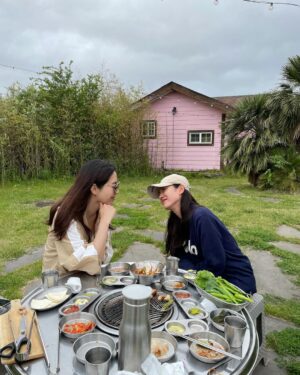 Son Ye-jin Instagram - 언니랑 나랑💕
그냥 너무너무 좋다...