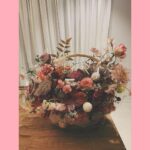 Son Ye-jin Instagram - 새해가 밝았어요. 처음으로 일이 아닌 제 개인적인 이야기로 여러분 앞에 서려니 왜 이토록 부끄러운걸까요.. 흐음...음...으음.. 네 그렇게 됐습니다..^.^ 하하... 음...^^;; 무슨말을 해야할지 모르겠지만 여러분께 무슨말이라도 해야될것같아서.. 너무 어색하고 이상하고 그래요..^^; 좋은사람을 만날수 있음에 감사드리고 예쁘게 자알 가꿔가 보도록 노력할께요...☺️ 여러분들 주시는 사랑과 응원 항상 가슴속에 간직하고 있어요..새해에는 더 좋은일이 많길 바래요.건강하세요. 뾰옹☺️
