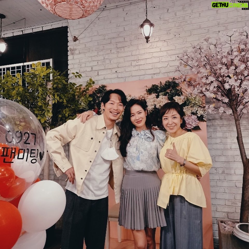 Son Ye-jin Instagram - 어제 온라인이지만 여러분들 만나서 너무 행복했어요^^오랜만에 치수도 만나고😉 너무너무 감사했어요!! 여러분도 행복한일들이 더 많아지길 바래요💕