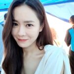 Son Ye-jin Instagram - 하루종일 비가왔어요..😢 근데 왜 다 뒤로 돌아서 있는거니..🤣