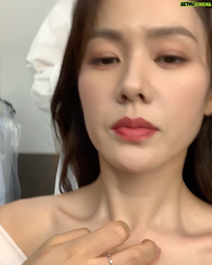 Son Ye-jin Instagram - 기분좋아서 또올료요..🤓포인트는 눈뒤집기..🙄
