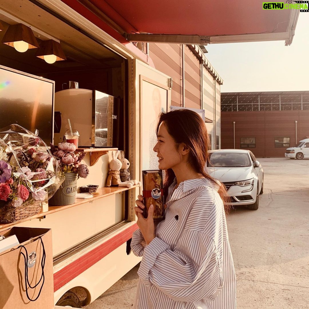 Son Ye-jin Instagram - Thank you snowstars! I was touched by your thoughtful gift. My heart feels so full😭 I won’t forget your love and support💕