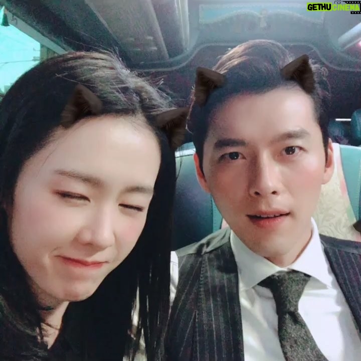 Son Ye-jin Instagram - #추석엔협상 #협상 😎 행복한 추석 보내세요!!🤗