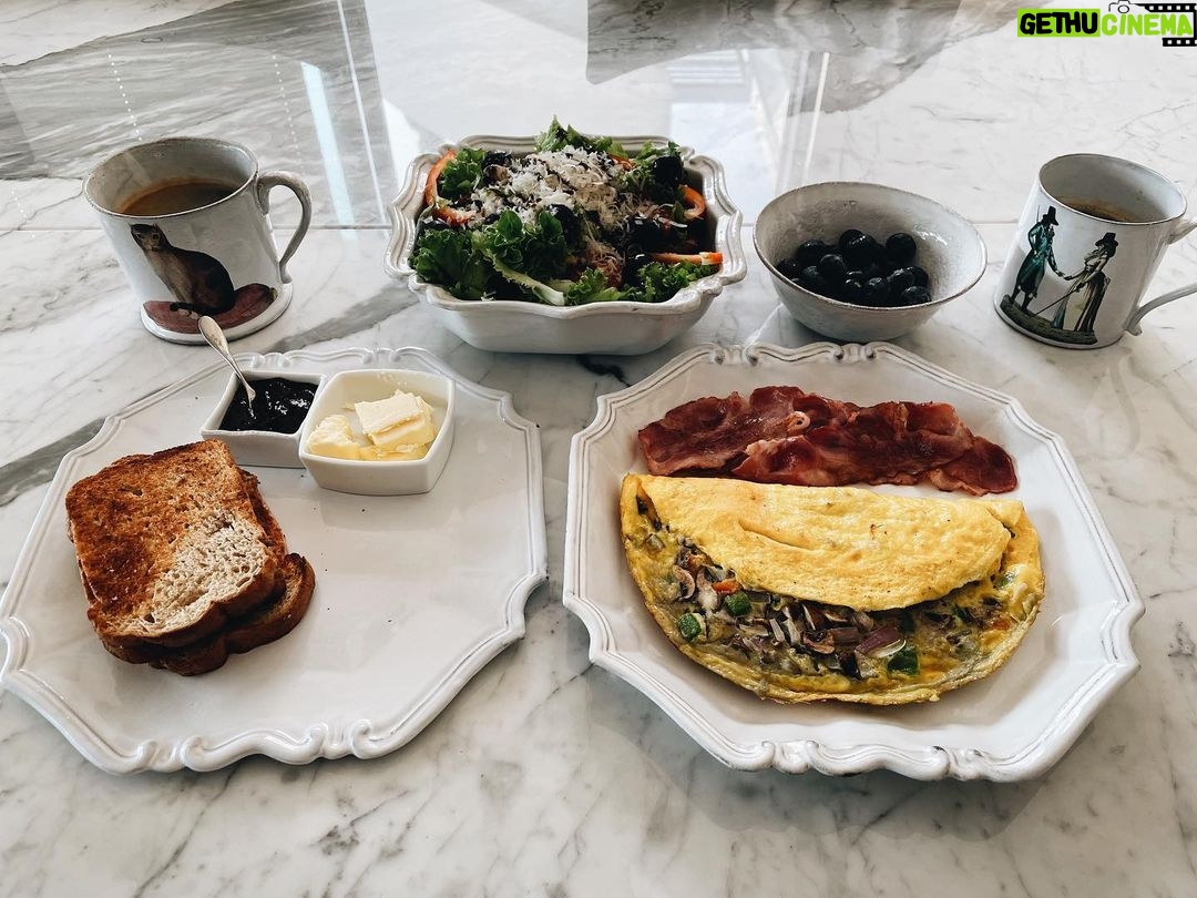 Son Ye-jin Instagram - 토요일 점심🍽️ 점심 맛있게 드셨나요?😋