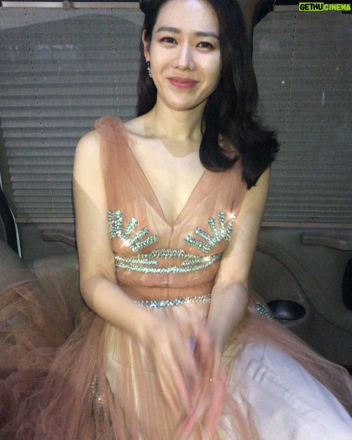 Son Ye-jin Instagram - π§‘κ³§λ§λμ..μ€λ λ°€ 11μμ.#λ°₯μμ¬μ£Όλμμλλ