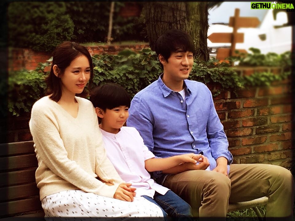 Son Ye-jin Instagram - #지금만나러갑니다 첫 소품 촬영💕 지금 만나러 오세요👪