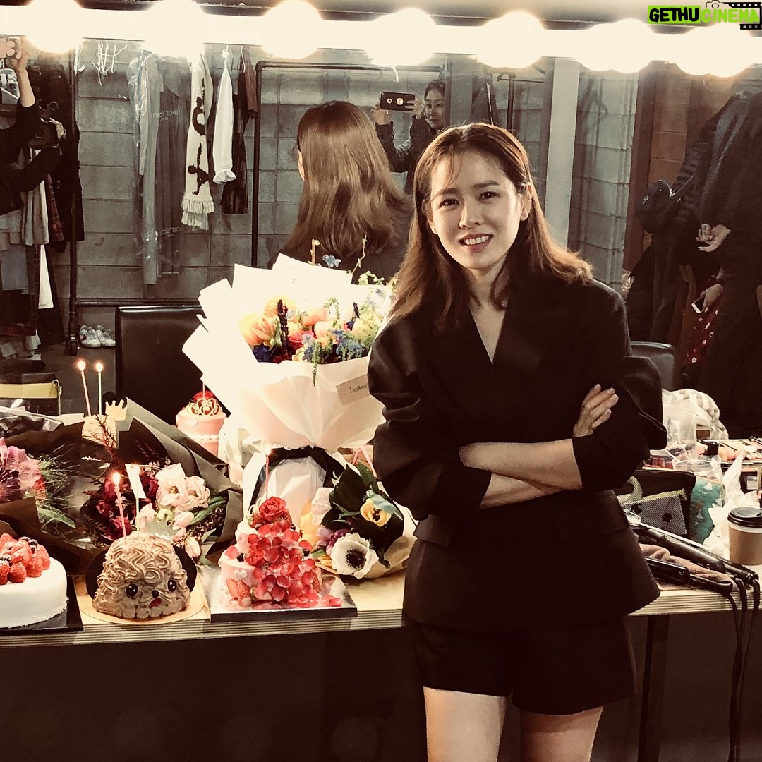 Son Ye-jin Instagram - π κ³ λ§μμ!λ€λ€..λλΆμ ν볡ν μμΌμ΄ λμ΄μπ