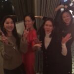 Son Ye-jin Instagram - 언니들..나처럼 날렵하게 움직이는거야👯