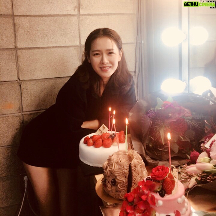 Son Ye-jin Instagram - π κ³ λ§μμ!λ€λ€..λλΆμ ν볡ν μμΌμ΄ λμ΄μπ