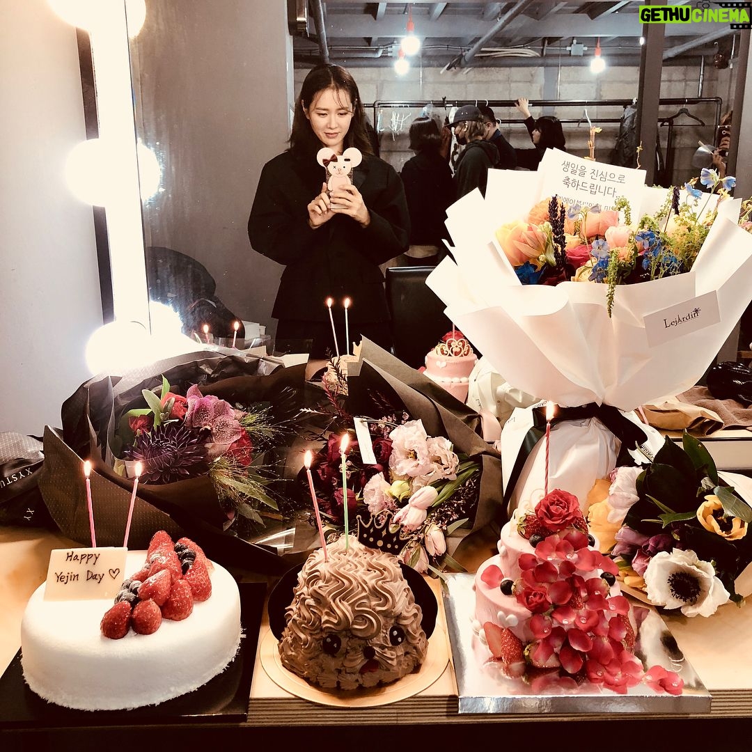 Son Ye-jin Instagram - π κ³ λ§μμ!λ€λ€..λλΆμ ν볡ν μμΌμ΄ λμ΄μπ