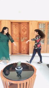 Sona Jelina Instagram - Daughter VS Mom 😍🥰😍🥰 #asianet #instagram #reelitfeelit #dance #