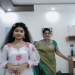Sona Jelina Instagram – Trendinginoppam….but oraalumkoodi undu kertto..kandunokkane ur favourite 💓💓💓@shriswetha_mahalakshmi
#trending#happymoments#