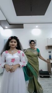 Sona Jelina Instagram - Trendinginoppam....but oraalumkoodi undu kertto..kandunokkane ur favourite 💓💓💓@shriswetha_mahalakshmi #trending#happymoments#