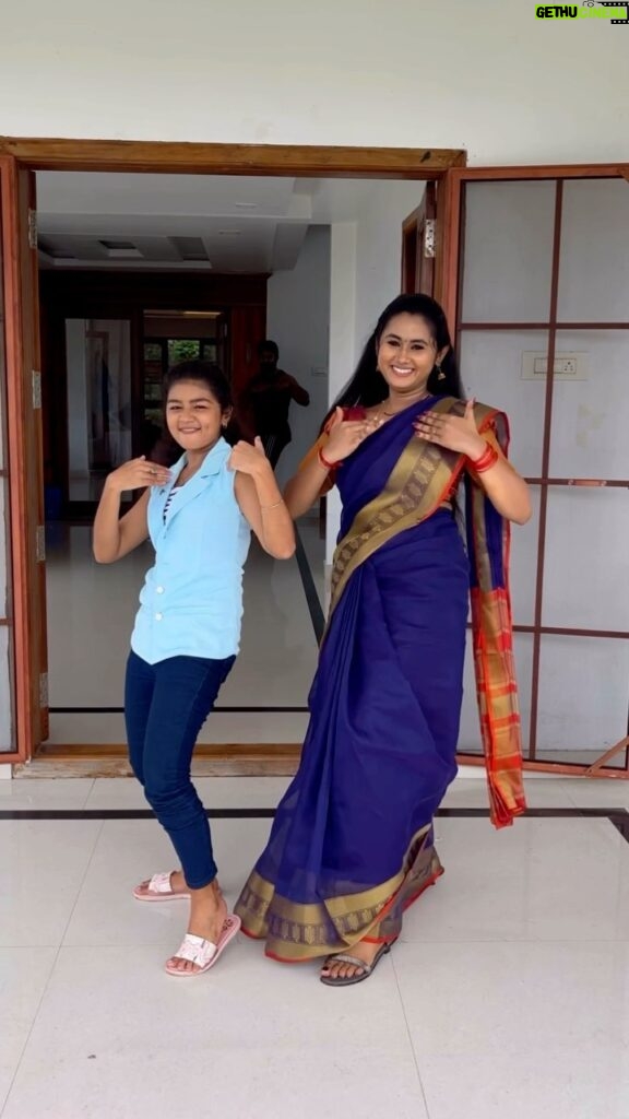 Sona Jelina Instagram - With cutie Parumma😘😘 @jelina_sona Background dancer : @naleef_gea 😀 #instagramreels #reelitfeelit #reelkarofeelkaro #reelsofficialindia #trendingreels #reel #reelviral Trivandrum, India