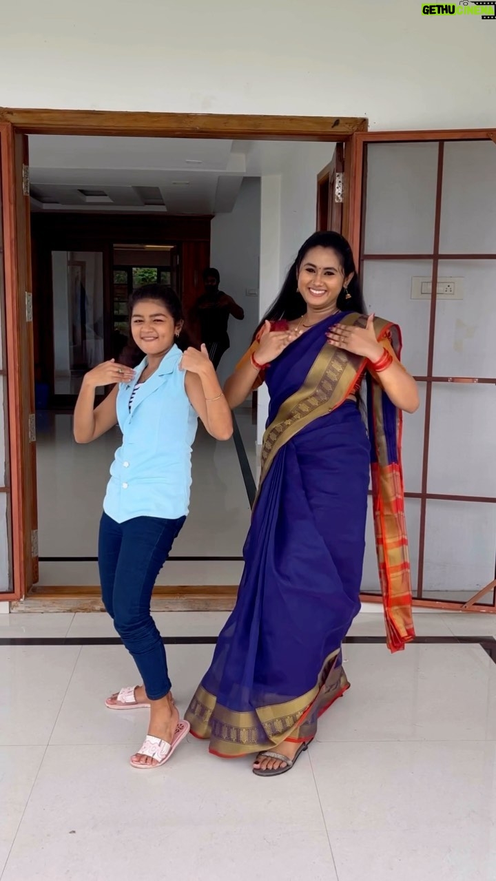 Sona Jelina - 239.8K Likes - With cutie Parumma😘😘 @jelina_sona
Background dancer : @naleef_gea 😀
#instagramreels #reelitfeelit #reelkarofeelkaro #reelsofficialindia #trendingreels #reel #reelviral