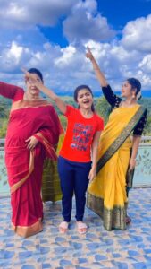 Sona Jelina Instagram - 🌹🌹🌹 : : #actress #aishwaryaramsai #beenaantony #sonajelina #kalyani #shari #paru #dance #reels #mounaragam #asianet