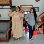 Sona Jelina Instagram – Trendinginoppam njangalum…aaru kuttam paranjittum kaaryamilla…njangal ithu thudarnnukondeyirikkum…🤣🤣💪💪💞💞💃💃💃