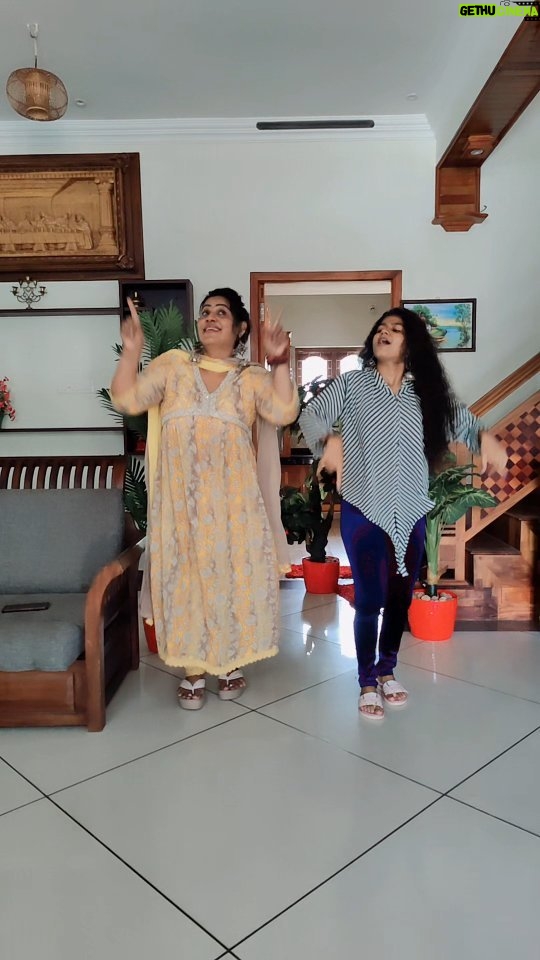 Sona Jelina - 5.1K Likes - Trendinginoppam njangalum...aaru kuttam paranjittum kaaryamilla...njangal ithu thudarnnukondeyirikkum...🤣🤣💪💪💞💞💃💃💃