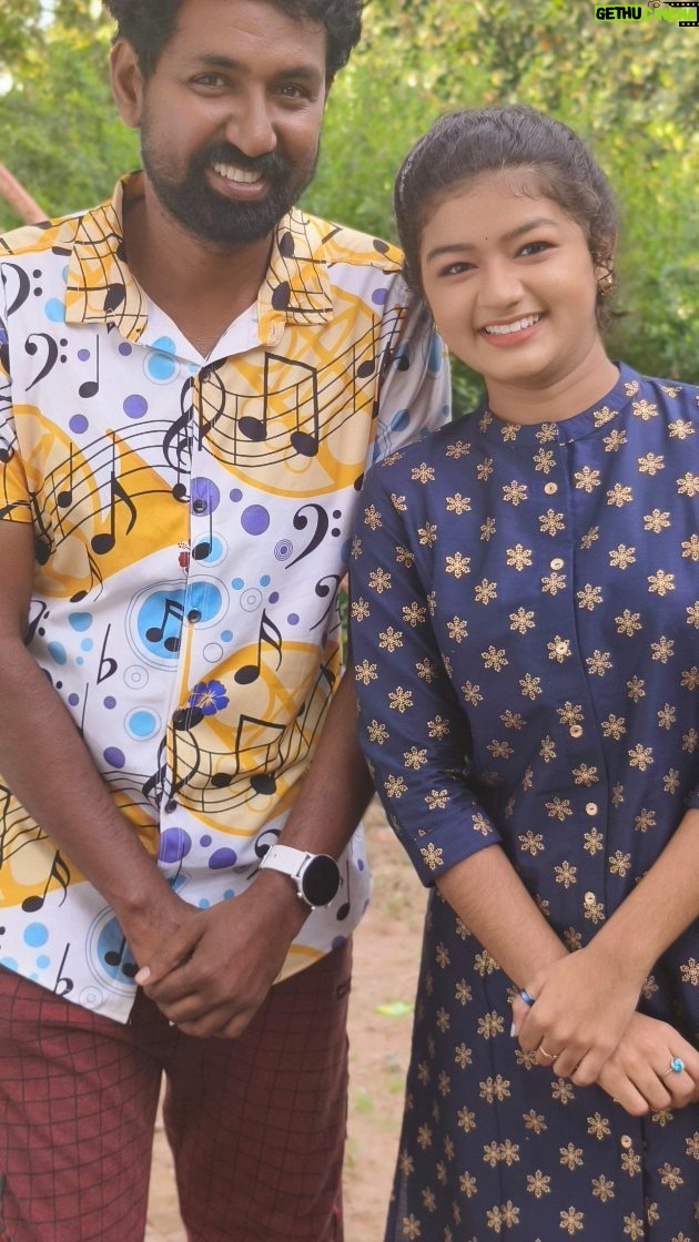 Sona Jelina Instagram - വടി കൊടുത്തു അടി വാങ്ങി😢വേണ്ടായിരുന്നു #mounaragam #kerala #comedy #reels #viral