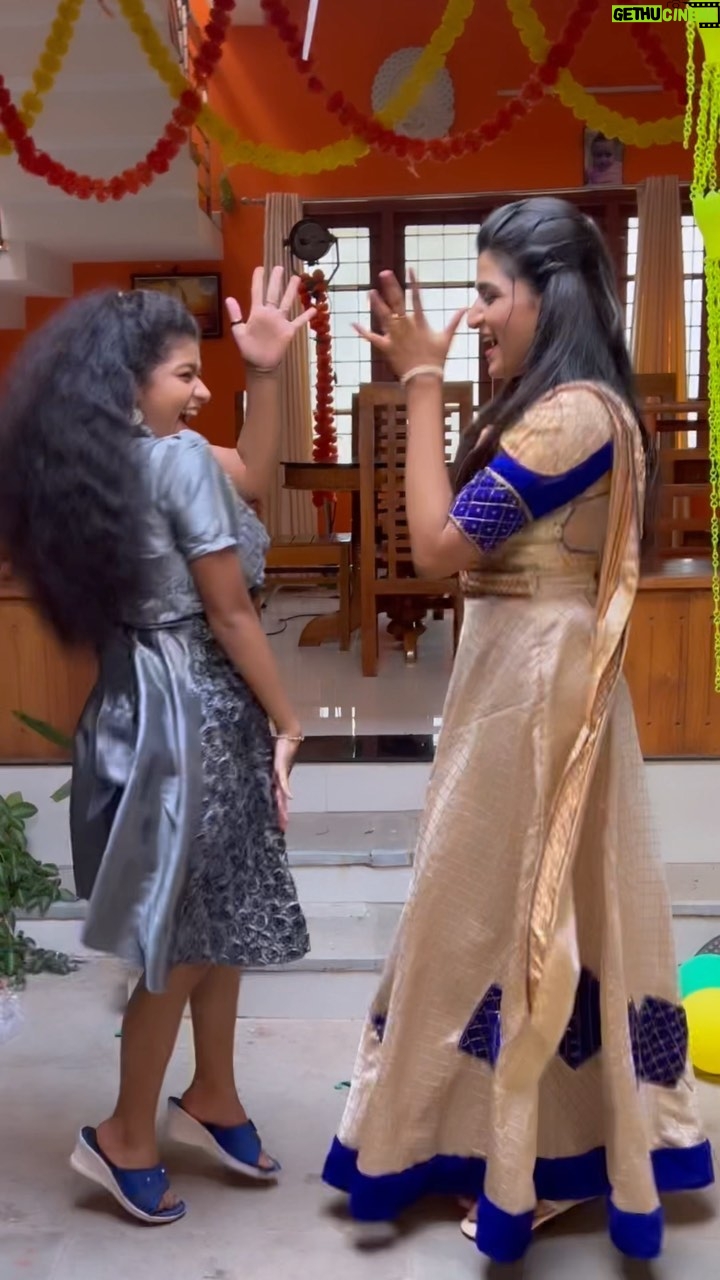 Sona Jelina - 23.7K Likes - We did this😍
And After long time l was really happy on sets!
📽️ @naleef_gea🤙🏻
#mounaragam #shriswethamahalakshmi #sonajelina #naleefgea