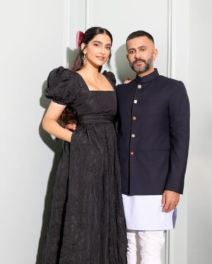 Sonam Kapoor Instagram - Date night with my baby in Versailles to one of the most beautiful dinners I’ve been too. Obviously in all @dior Also wearing this gorgeous bow from one of my favourite ribbon shops in London @vvrouleaux 

Make up @tanvichemburkar
Hair @peteburkill
Styling @nikhilmansata
Outfit @dior
Camera @dinesh_ahuja