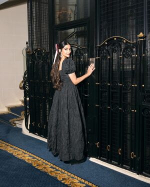 Sonam Kapoor Instagram - Date night with my baby in Versailles to one of the most beautiful dinners I’ve been too. Obviously in all @dior Also wearing this gorgeous bow from one of my favourite ribbon shops in London @vvrouleaux 

Make up @tanvichemburkar
Hair @peteburkill
Styling @nikhilmansata
Outfit @dior
Camera @dinesh_ahuja