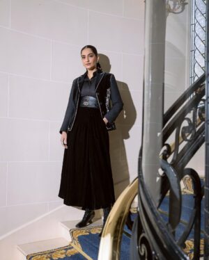 Sonam Kapoor Instagram - Effortlessly Dior. 

Make up @tanvichemburkar
Hair @shonju
Styling @nikhilmansata
Outfit @dior
Photos @dinesh_ahuja