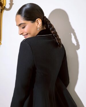 Sonam Kapoor Instagram - Effortlessly Dior. 

Make up @tanvichemburkar
Hair @shonju
Styling @nikhilmansata
Outfit @dior
Photos @dinesh_ahuja
