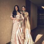Sonam Kapoor Instagram - A sister is a little bit of childhood that can never be lost.” Sonams Look custom @anavila_m Shoes @needledust Parandis: @shopziddi Styling @rheakapoor @abhilashatd @shereenlovebug Style Team @snehhasuresh @niyatiij Make up and Hair @mallika_bhat @alpakhimani Photos @sheldon.santos Rhea’s Outfit & Potli - Custom @anavila_m Jewellery - @mahesh_notandass Ring - @anmoljewellers Footwear - @coralhazeofficial Styled by - @manishamelwani Assisted by - @kasliwalriddhi Makeup - @savleenmanchanda Hair - @hrishidoeshair