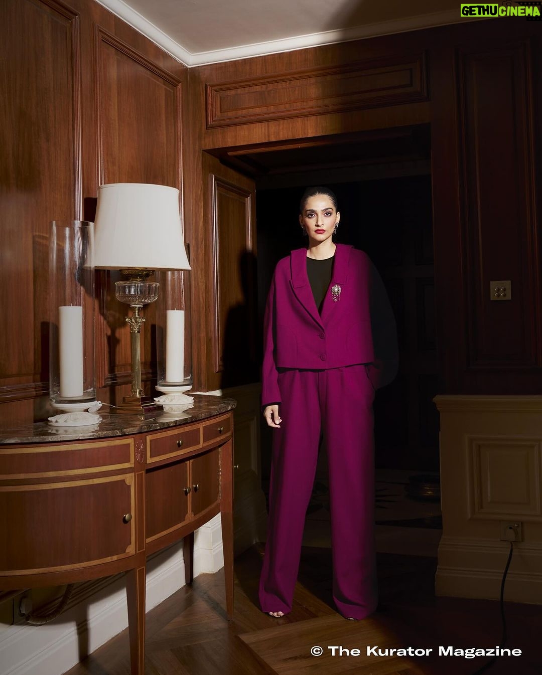Sonam Kapoor Instagram - Absolute joy to be on The Kurator Magazine. Winter 2023 🤍 @thekurator_magazine @gulfnews Wearing: @chanelofficial Founder & creative director : @bambi_kappauf Editor-in-Chief : @khemenaahmad Guest editor: @mrdipeshdepala Artistic director & styling : @timothegrandchavin Stylist : @abhilashatd Photographers : @thehouseofpixels Makeup artist : @namratasoni Hairstylist : @bbhiral Stylist assistant : @morgane.pupier Local production : @akanshamaheshwari__ Production : @alifsophia