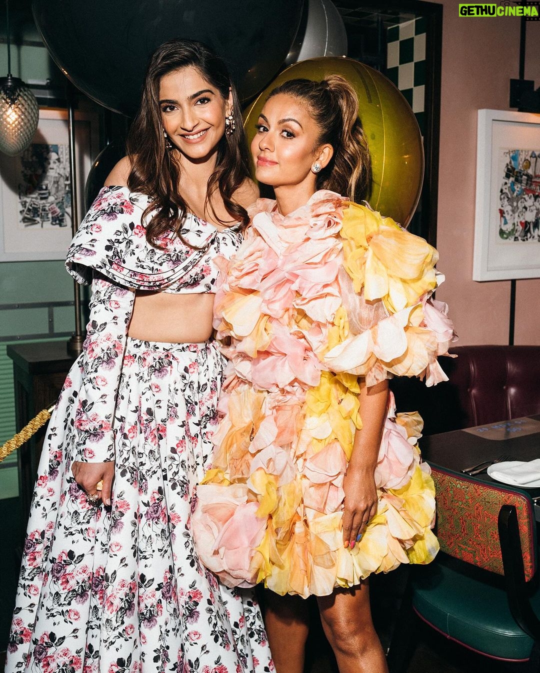 Sonam Kapoor Instagram - Happy happy birthday to the most fashionable and the sweetest @natasha_poonawalla love you 🥰 miss you and see you soon !! @natasha.poonawalla