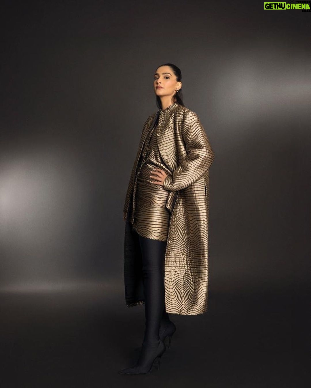 Sonam Kapoor Instagram - A closer look at last night’s glam…