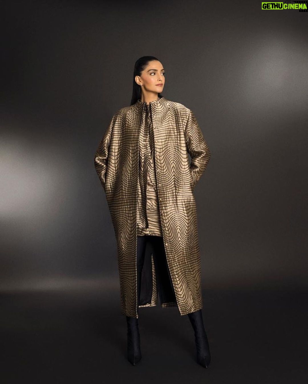 Sonam Kapoor Instagram - A closer look at last night’s glam…