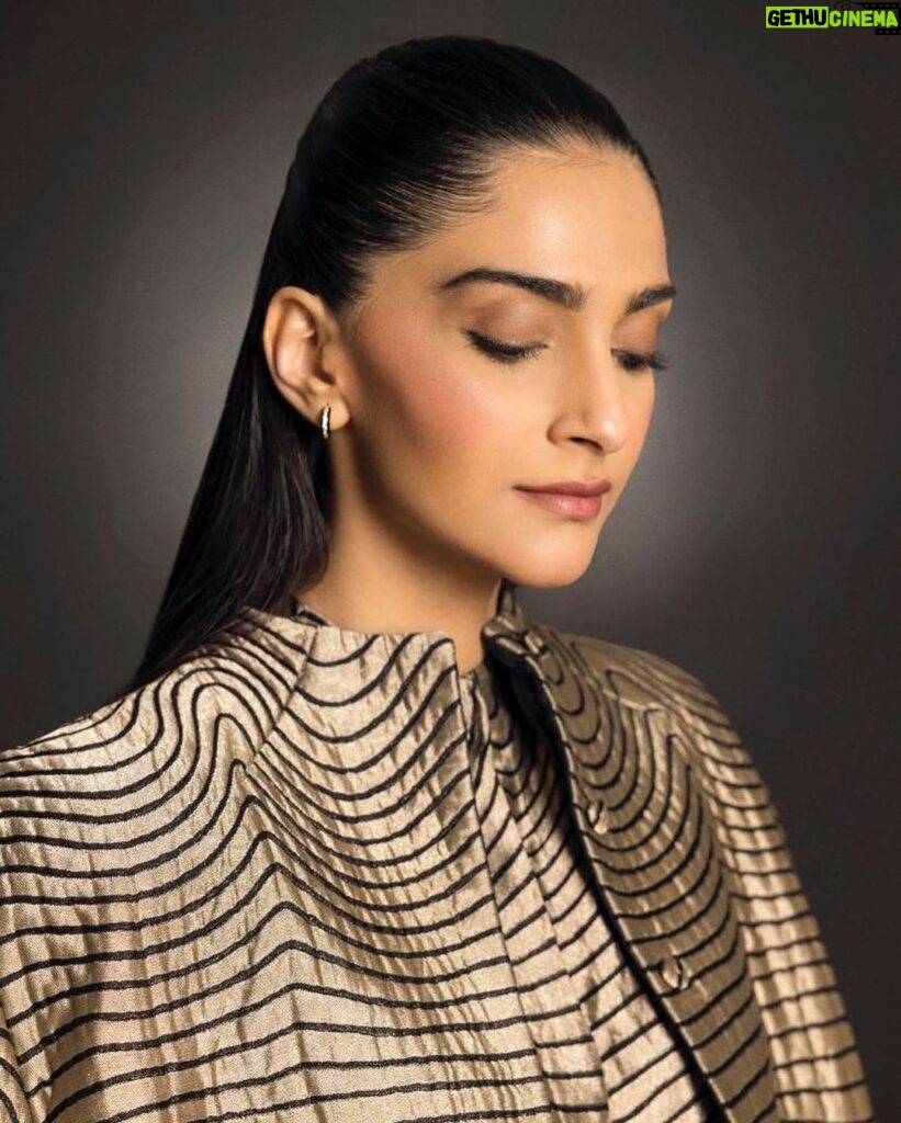 Sonam Kapoor Instagram - A closer look at last night’s glam…