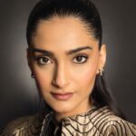 Sonam Kapoor Instagram - A closer look at last night’s glam…