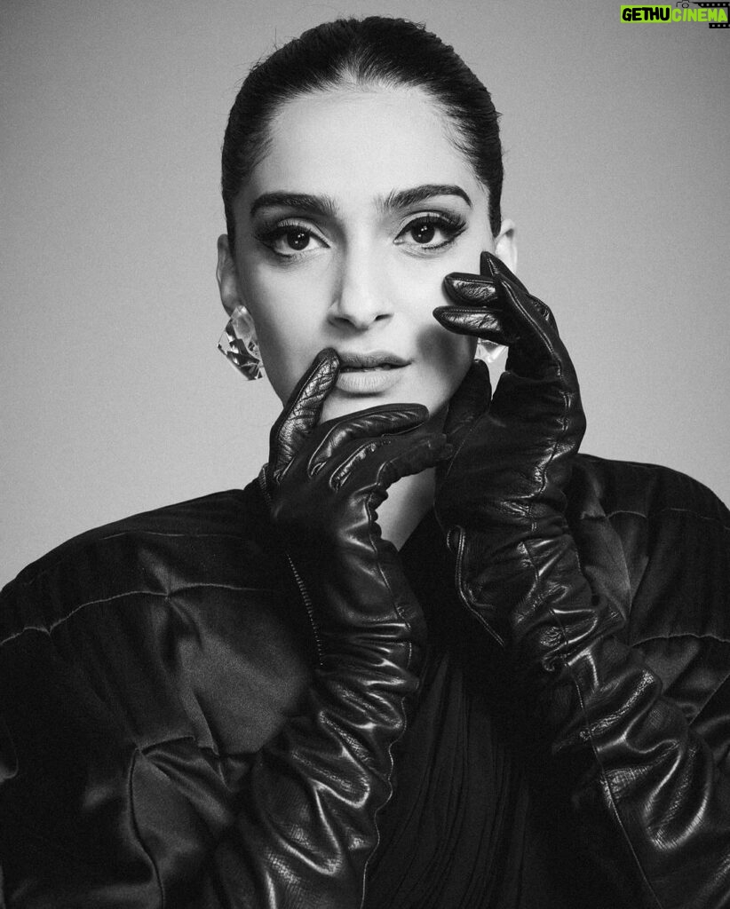 Sonam Kapoor Instagram - Thank you @elleindia for awarding me for my sartorial sense and whatever little contribution to an industry I Love so much. It’s such an honour to be a part of such an exemplary list. Wearing a Sari inspired @rickowensonline outfit from a few seasons ago. Outfit : @rickowensonline Gloves : @paularowangloves Hair - @bbhiral Make up - @tanvichemburkar Styling : @rheakapoor @manishamelwani @sanyakapoor @abhilashatd Style team : @niyatiij @iambidipto_ Managed by : @neeha7 Images : @kunalgupta91 Mumbai, Maharashtra