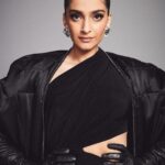Sonam Kapoor Instagram – Thank you @elleindia for awarding me for my sartorial sense and whatever little contribution to an industry I Love so much. It’s such an honour to be a part of such an exemplary list. 

Wearing a Sari inspired @rickowensonline outfit from a few seasons ago. 

Outfit : @rickowensonline 
Gloves : @paularowangloves
Hair – @bbhiral 
Make up – @tanvichemburkar
Styling : @rheakapoor @manishamelwani @sanyakapoor @abhilashatd 
Style team : @niyatiij @iambidipto_ 
Managed by : @neeha7 
Images : @kunalgupta91 Mumbai, Maharashtra