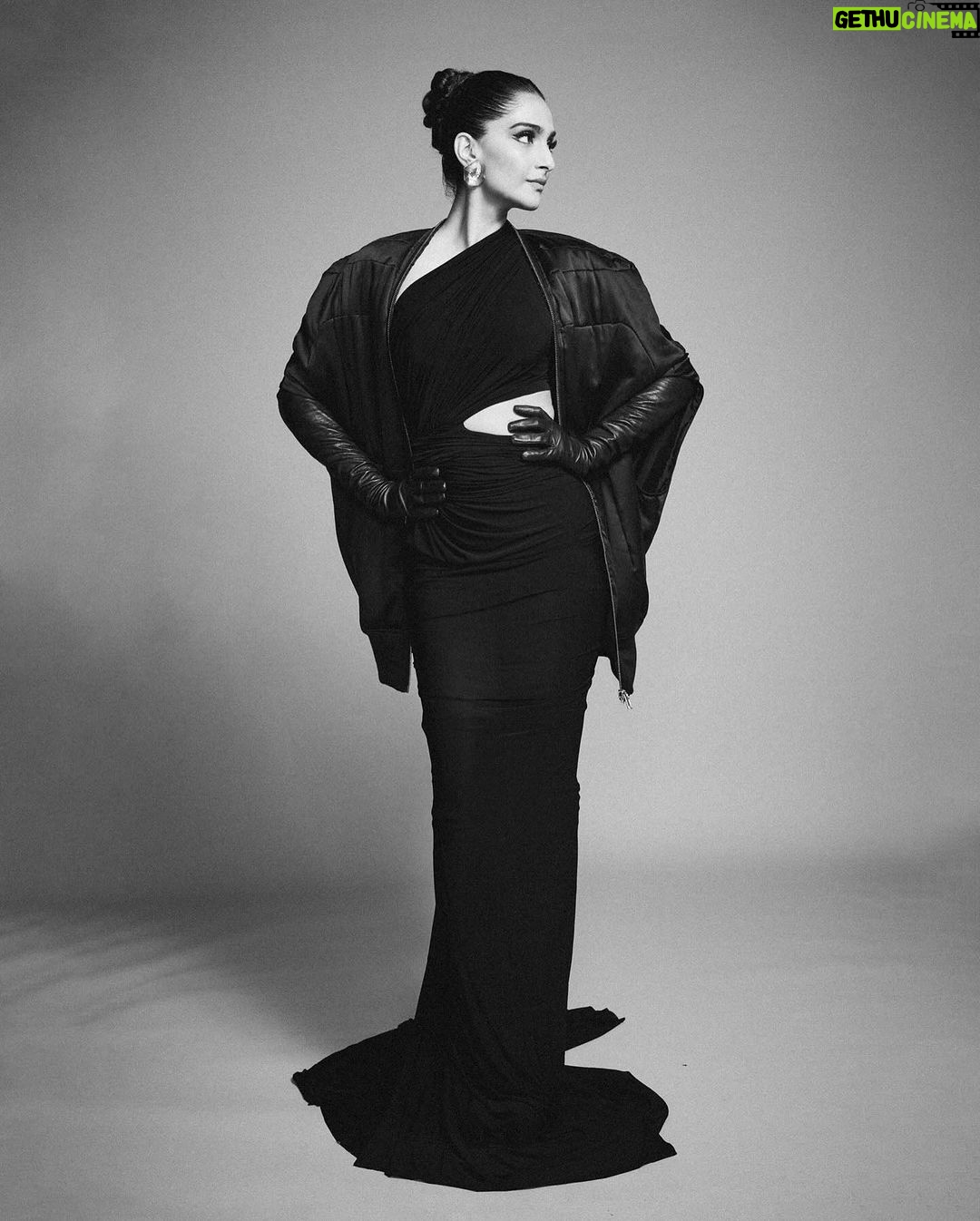 Sonam Kapoor Instagram - Thank you @elleindia for awarding me for my sartorial sense and whatever little contribution to an industry I Love so much. It’s such an honour to be a part of such an exemplary list. Wearing a Sari inspired @rickowensonline outfit from a few seasons ago. Outfit : @rickowensonline Gloves : @paularowangloves Hair - @bbhiral Make up - @tanvichemburkar Styling : @rheakapoor @manishamelwani @sanyakapoor @abhilashatd Style team : @niyatiij @iambidipto_ Managed by : @neeha7 Images : @kunalgupta91 Mumbai, Maharashtra