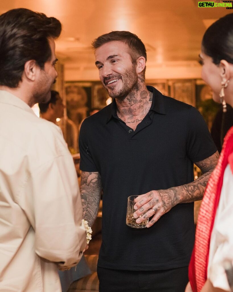 Sonam Kapoor Instagram - It was such a pleasure showing you a small taste of India @davidbeckham @davidgardner Hope you loved India as much as India loves you ! Thank you to my team that’s helped me put it together . @pallaviubhat @neeha7 @irteqarehmani @xahoormir @cult_0f_personality @lakshmi_poojari02 Thank you to some of the best in India Planner @siyagupta_events_experiences Concept and Floral Design @dhuncordo @followthefullmoon Art and styling @dishadeyy Food @indianaccent Music @aneeshaparwani Photos @aviraj Special thanks to my forever constants mama and masi @kapoor.sunita @kaveeta.singh Mumbai, Maharashtra