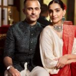 Sonam Kapoor Instagram - It was such a pleasure showing you a small taste of India @davidbeckham @davidgardner Hope you loved India as much as India loves you ! Thank you to my team that’s helped me put it together . @pallaviubhat @neeha7 @irteqarehmani @xahoormir @cult_0f_personality @lakshmi_poojari02 Thank you to some of the best in India Planner @siyagupta_events_experiences Concept and Floral Design @dhuncordo @followthefullmoon Art and styling @dishadeyy Food @indianaccent Music @aneeshaparwani Photos @aviraj Special thanks to my forever constants mama and masi @kapoor.sunita @kaveeta.singh Mumbai, Maharashtra