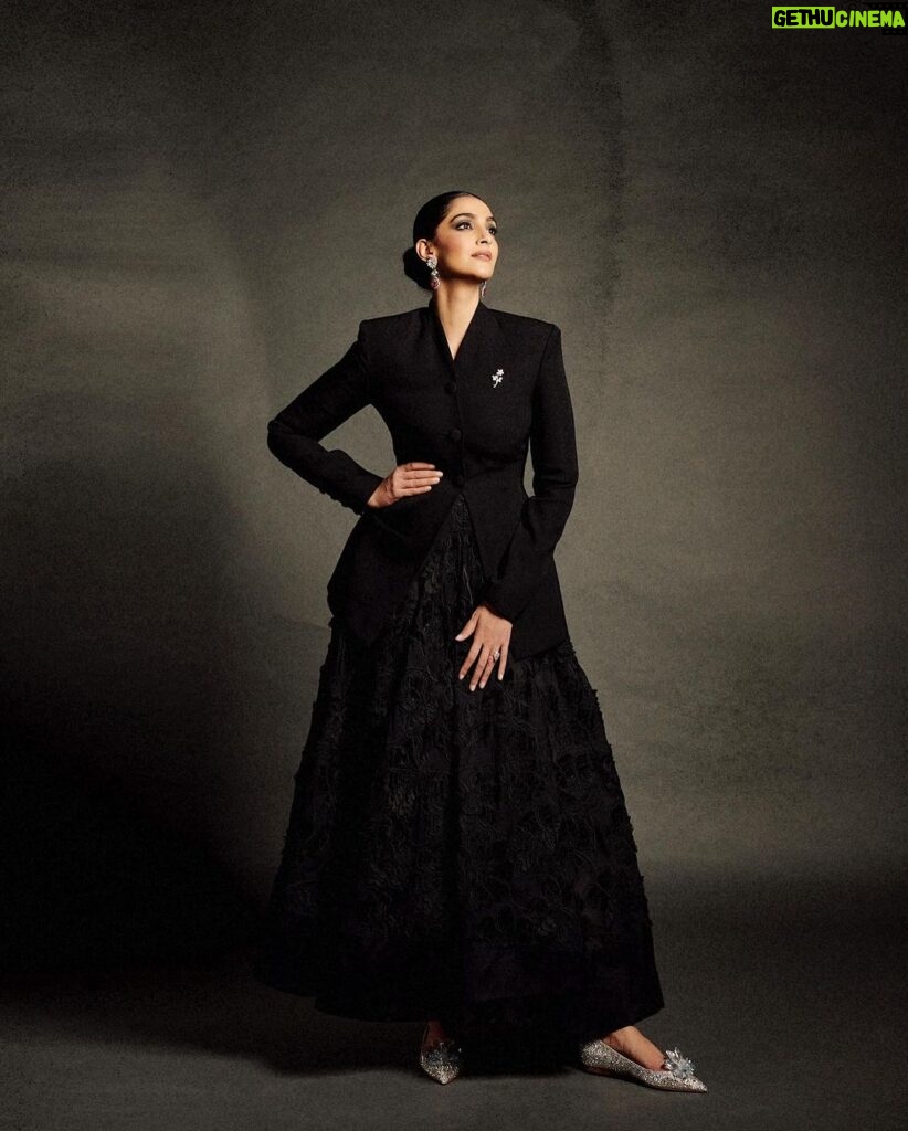 Sonam Kapoor Instagram - Picture Perfect Portrait thanks to @huishanzhang You design stunning clothes 🥰 Also wearing my @jimmychoo custom shoes from my wedding , these were my favourite pair.. I feel like an elegant 🩰 in them 😍