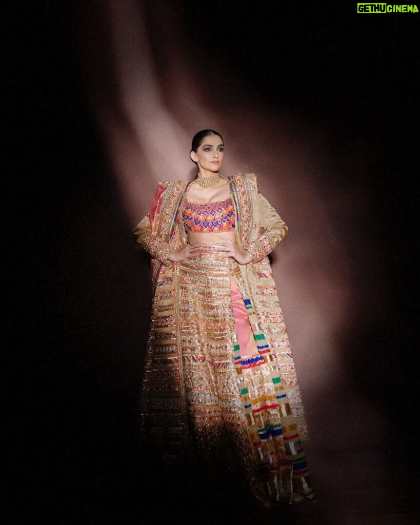 Sonam Kapoor Instagram - Dazzled and dazzling ✨ For my favorite @abujanisandeepkhosla at the launch of @jioworldplaza.