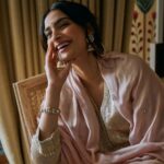 Sonam Kapoor Instagram - We moved into our new house this week .. our hearts are filled with joy and hope and we can’t wait to make new memories here ✨❤️ 🧿 Mumbai, Maharashtra