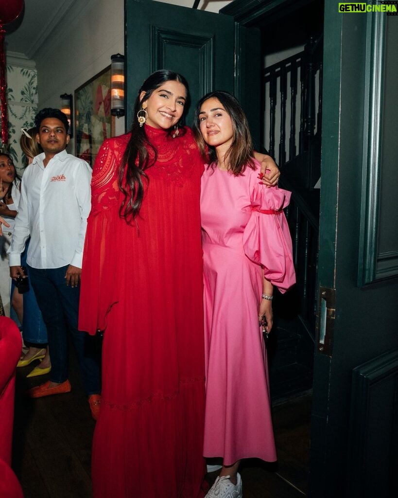 Sonam Kapoor Instagram - Happy Birthday to my darling girl @eieshabp you are loved and appreciated by everyone around you for all you do.. so grateful for you in our lives 🎁 🎉