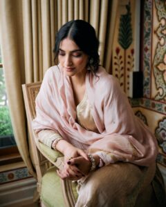Sonam Kapoor Instagram - We moved into our new house this week .. our hearts are filled with joy and hope and we can’t wait to make new memories here ✨❤️ 🧿 Mumbai, Maharashtra